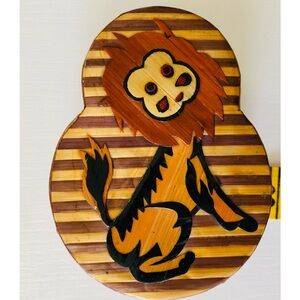 Stash box Lion motif Pier 1 Grass straw Stash box artisan fabric lined